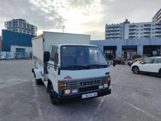 Toyota dina 1996) ((657944467))