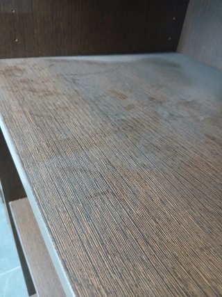 Armario de madera marrón