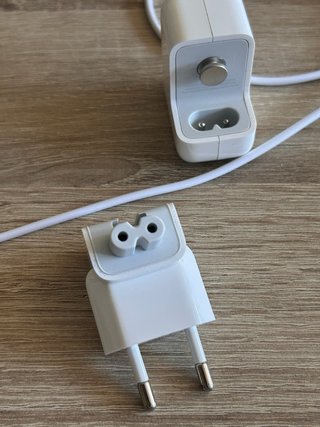 Cargador Apple 12W con cable.