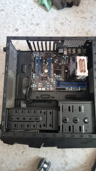 Torre Cooler Master con Placa Base y Procesador