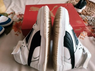Zapatillas Puma Altas Blancas y Negras SI CORDONES