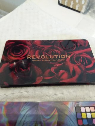 Paletas Revolution Forever Flawless y regalo