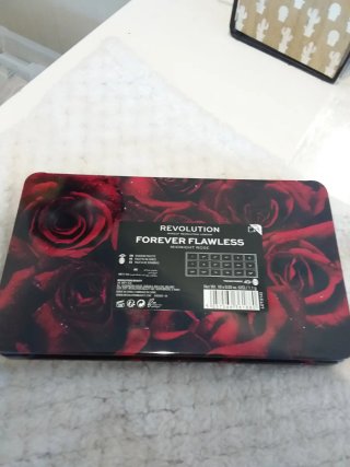 Paletas Revolution Forever Flawless y regalo