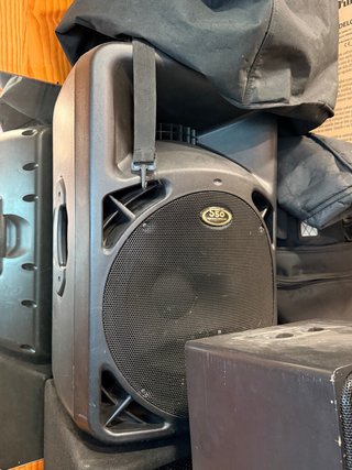 2 Altavoces Behringer 500W Reales