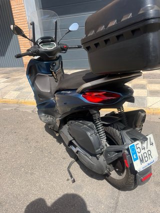 Piaggio Beverly 400 HPE 2023 Maxi Scooter