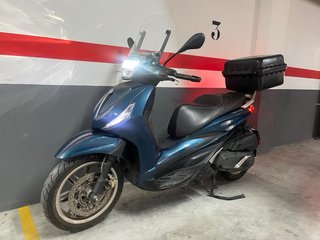 Piaggio Beverly 400 HPE 2023 Maxi Scooter