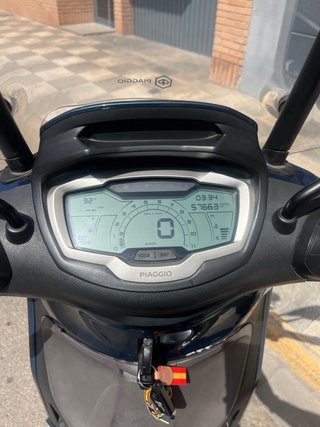 Piaggio Beverly 400 HPE 2023 Maxi Scooter