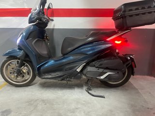 Piaggio Beverly 400 HPE 2023 Maxi Scooter