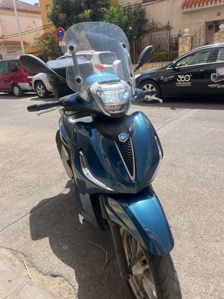 Piaggio Beverly 400 HPE 2023 Maxi Scooter