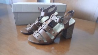 Sandalias de tacón marrones