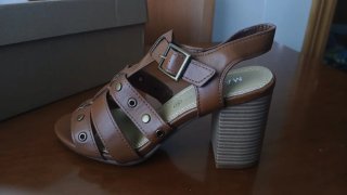 Sandalias de tacón marrones