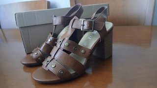 Sandalias de tacón marrones