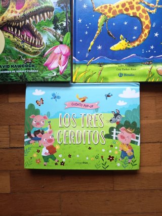 Libros niños troquelados . Dinosaurios, monstruos.