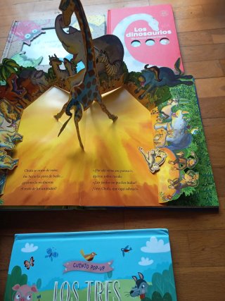 Libros niños troquelados . Dinosaurios, monstruos.