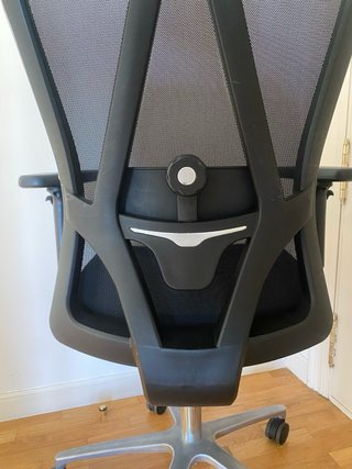Silla de oficina ergonómica negra