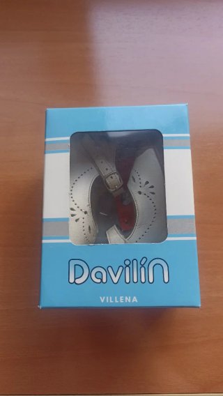 Zapato blanco de bebé talla 16