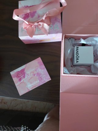 Caja Pandora con lazo rosa