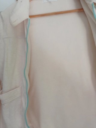 Chaqueta Hurley Beige con Cremallera Turquesa Tall