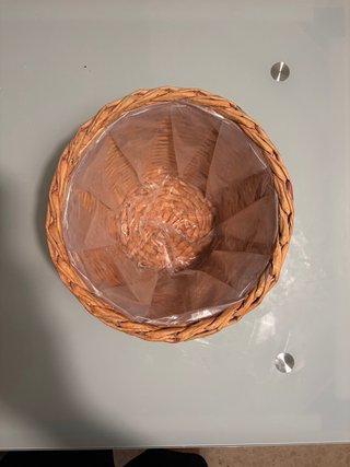 Cesta de papel y mimbre