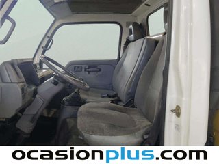 Nissan Cabstar Chasis 3.0 TL 120.35/1 corta 88 kW (120 CV)