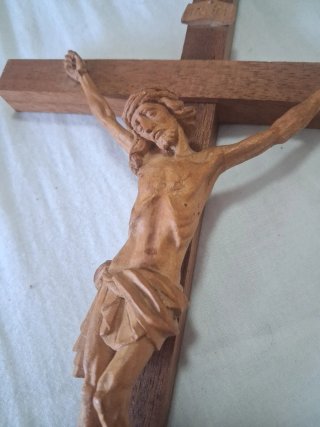 Crucifijo de madera