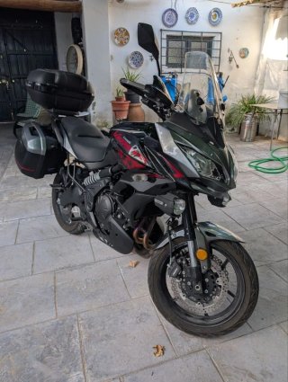 Kawasaki Versys 650 GT Negra
