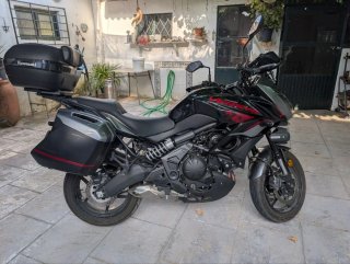 Kawasaki Versys 650 GT Negra