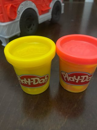 Camión Bomberos Play-Doh con 2 Masas
