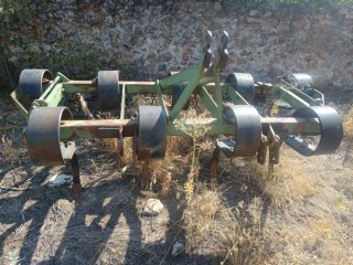 Aperos agrícolas para preparación de suelo