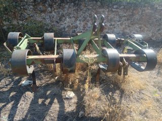 Aperos agrícolas para preparación de suelo