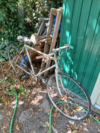 Bicicleta antigua para restaurar