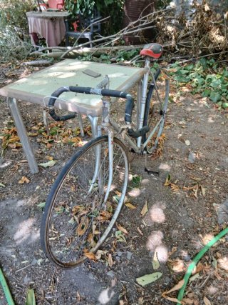 Bicicleta antigua para restaurar