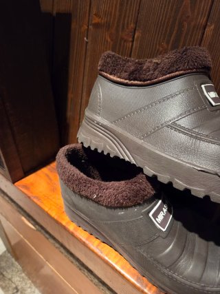 Botas de agua marrones