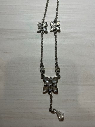 Conjunto collar y pendientes mariposa