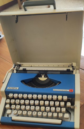 Máquina de escribir Olympia Traveller de Luxe