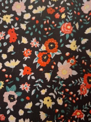 Vestido floral negro  talla 48