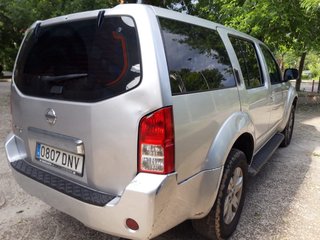 Nissan Pathfinder 2.5 dCi 174 CV 4x4 · 7 plazas