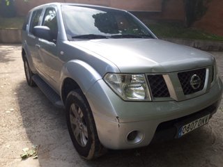 Nissan Pathfinder 2.5 dCi 174 CV 4x4 · 7 plazas