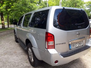 Nissan Pathfinder 2.5 dCi 174 CV 4x4 · 7 plazas