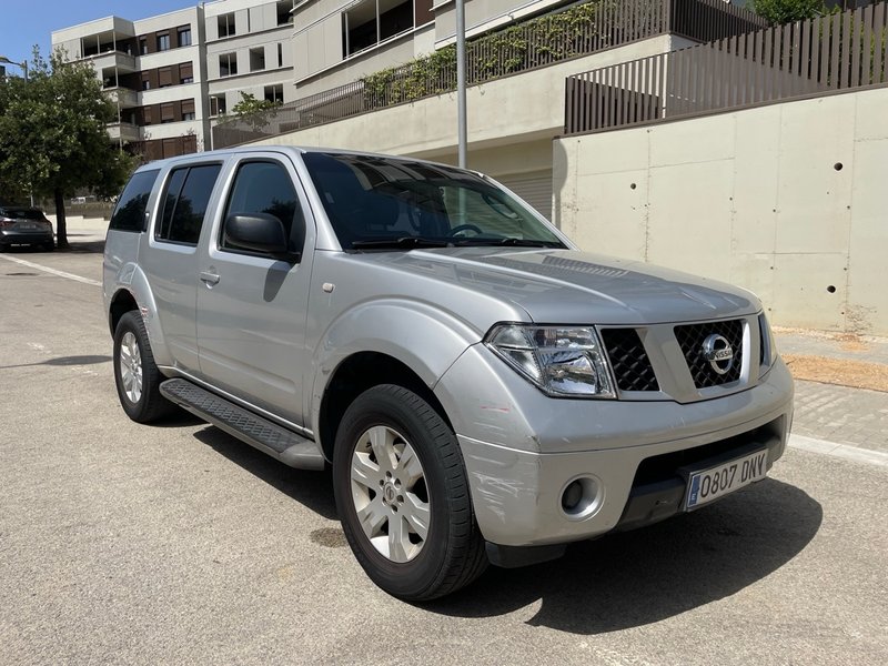 Nissan Pathfinder 2.5 dCi 174 CV 4x4 · 7 plazas - foto 1