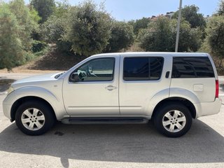 Nissan Pathfinder 2.5 dCi 174 CV 4x4 · 7 plazas