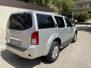 Nissan Pathfinder 2.5 dCi 174 CV 4x4 · 7 plazas