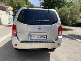 Nissan Pathfinder 2.5 dCi 174 CV 4x4 · 7 plazas