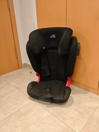 Silla de coche Britax Römer negra con Isofix