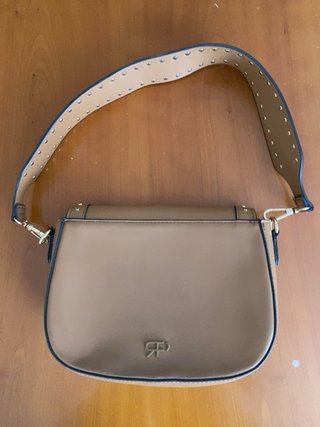 Bolso Parfois camel tachuelas asa desmontable