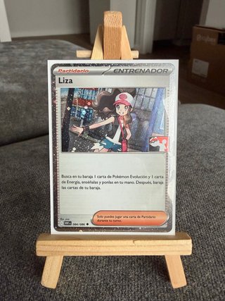 Carta Pokémon Liza con sello de entrenador