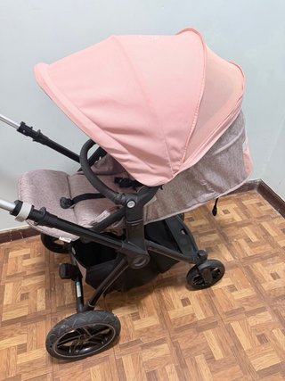 Triciclo y cochecito paseo infantil