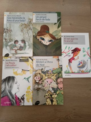 Lote de libros en catalán