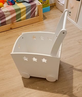 Carrito de madera blanco para niños