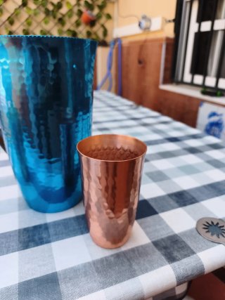 Jarra aluminio y 2 vasos a juego